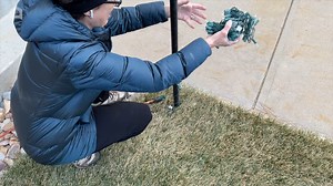 537K views · 2.3K reactions | The brilliant reason this homeowner hammers stakes into the ground before Christmas. With Chas' Crazy Creations | Hometalk | Facebook