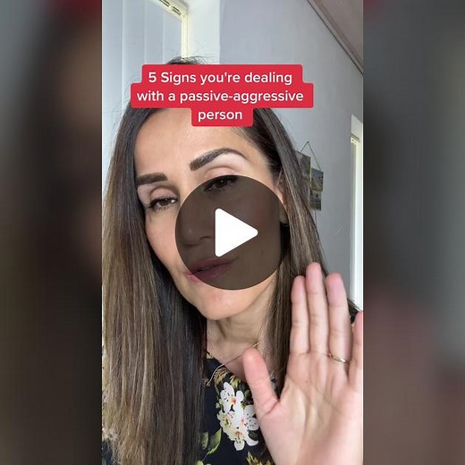 5 Signs of Dealing with a Passive-Aggressive Person