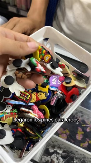 Pines de crocs a súper precios! Encuentra mucha variedad de estilos para escoger desde 3 Lps en adelante! Visítanos #megaasia #viral | Mega Asia