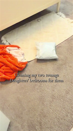 Which bedroom started off the CLEANEST?! #asmr #cleaning #routine | Cleaning Bedroom