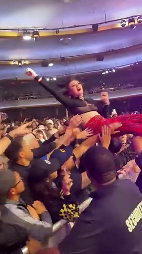 Crowd surfing at MxPx on Saturday at The Hollywood Palladium! Subscribe to Last Rockers TV by Erin Micklow on #Youtube, #Spotify, #ApplePodcasts & #AmazonMusic (all links at https://linktr.ee/erin_micklow! 👀) for my upcoming interview with Mike Herrera of #MxPx! 🤘#crowdsurfing #punk #punkrock #punkgirl #punkrockgirl | Erin Micklow