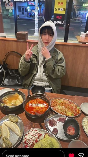 Is the boy in the camera CYJ?Did you go on 2 dates with 2 guys in 1 day? #yunjae#boylove#lgbt 🌈