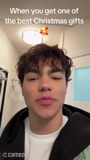 Thank you to my amazing aunt for getting such a special gift. A cameo from the one & only @Malachi Barton 😍 I couldn't stop smiling & my heart was racing 🤤 Thank you Malachi for making it... #fyp #malachibarton #zombies4 #camprock3