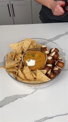 Easy crockpot chili cheese dip