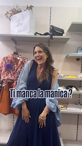 “Se hai la stola, hai tutto.” Guarda come una semplice stola può rivoluzionare un intero look! Da accessorio a dettaglio couture: ecco come creo delle maniche eleganti in pochi secondi — senza ago né filo. Magia fashion in tempo reale… Salva per provarlo, condividi con chi ama reinventarsi! #fashionstyle #hack #fashionhack #tip #outfit #matrimônio #stola #wedding | AL130