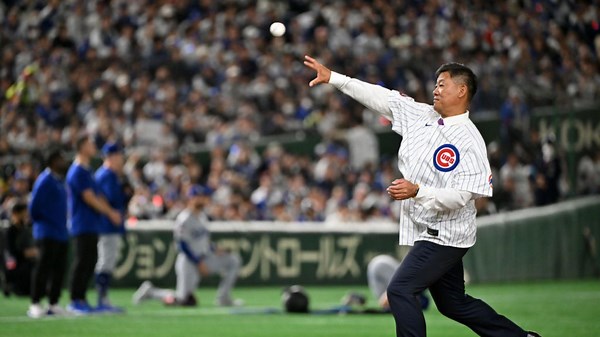 Kosuke Fukudome throws out first pitch in Tokyo | 03/18/2025