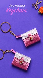 91K views · 947 reactions | DIY Mini Handbag Keychain #diy #diyvideos #diycrafts #diytutorial #diyprojects #artandcraft #easydiy #miniatures #handbags #keychains #keychainaccessories #gifting #giftideas #gifts #crafting #craftideas #crafts #handmade #howto #tutorial | D.I.Yay | Facebook