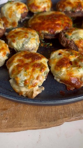 Spinach Feta Stuffed Mushrooms 🍄 https://hungryhappens.net/spinach-and-feta-stuffed-mushrooms/ | hungry happens