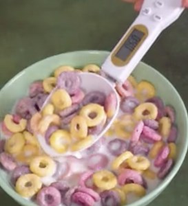 12K views · 47 reactions | Weigh all ingredients carefully using a spoon scale! Useful kitchen gadget! ⚖️ | Crafty Gadgets | Facebook