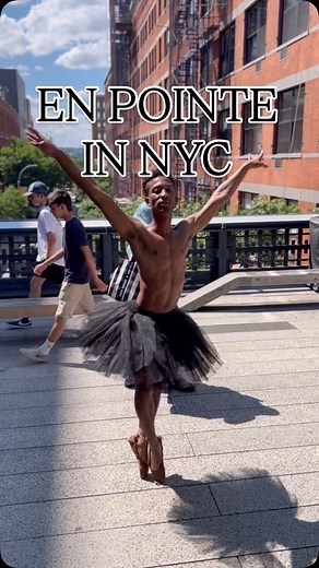 CELEBRATING #TUTUTUESDAY with a throwback to dancing on @highlinenyc back in 2022 🖤 #ballet #enpointeinpublic #balletlife #nyc | Kadeem.enpointe