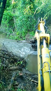 55K views · 643 reactions | Beaver Dam Removal With Rookie Using A Back Hoe! FULL VIDEO! #beaverdam #beaverdamremoval #damremoval #beavers #dam #flowing #rushing #drain #draining #gallons #water #nature #hunting #mud #workhard #creek #terrellspivey #viralreels #reels #backhoe #newholland #newhollandbackhoe #excavator #fbpost #viralvideo | Terrell Spivey | Facebook