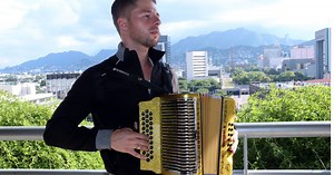 Conoce más de Dwayne Verheyden el holandés que busca un lugar en la músca norteña