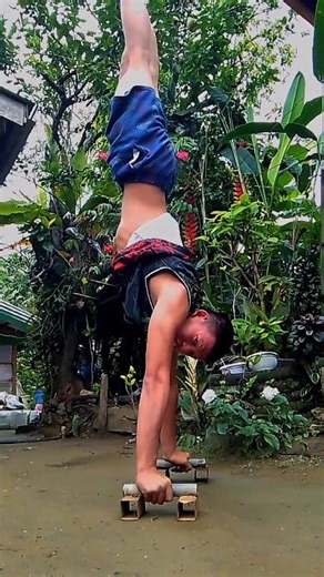 How to kick to handstand? #tutorial #tips #howto #calisthenics #handstand #kicking | AraThenics