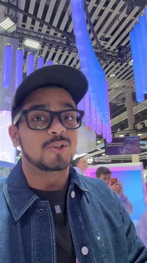 This is the modular phone Google never gave us 👀🔥 Tecno’s Modular Concept Phone A super-slim smartphone that reimagines how phones can work. This is where smartphones get futuristic: • Ultra-slim design that makes even the iPhone Air look thick • Magnetic modular system to attach different accessories • Camera module that turns the phone into a proper camera • Teleconverter module for extended zoom • 3000mAh battery to keep the phone insanely thin • Power bank module that instantly doubles the