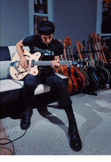 The 1975 Meets Def Leppard: A Musical Fusion