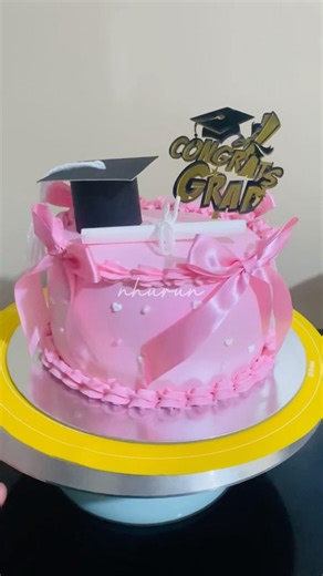 Simple graduation cake 2 😍