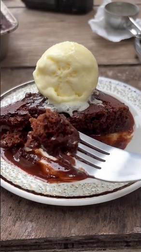 Chocolate self-saucing pudding 🥰 Recipe is on my FoodTalk Daily page #chocolatepudding #selfsaucing