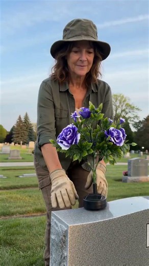 These purple solar flowers feel like a small way to leave a little love and light every night #diy