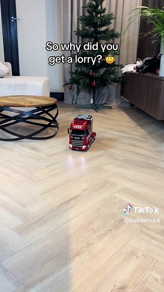 get the beacons on #tamiya #rctruck #scania