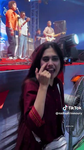 IDOL এর সাথে লাইভ কনসার্টে পাগলামি