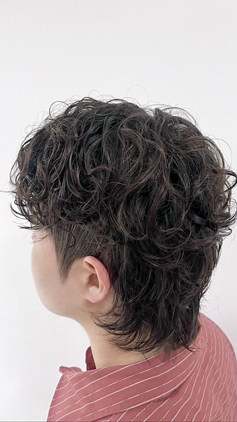 울프컷과 굵은 히피펌 남자 스타일