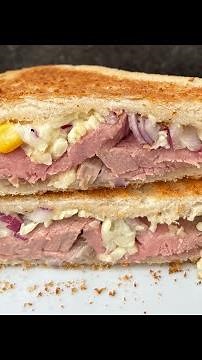 2 Roast Beef Toasties in 2 Minutes