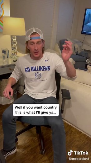 Guess who’s back?? #fyp