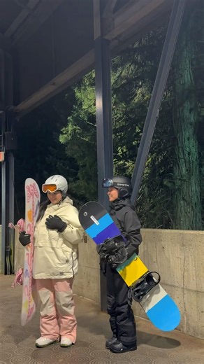 Max and ruby go snowboarding #pnw #diml #grousemountain #vancouver #snowboardoutfit