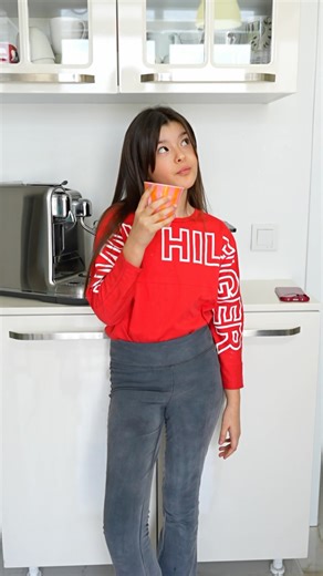 Asya Maya Başol on Instagram: "Maya, Danone Mix yoğurtlarla lezzetli bir stil yolculuğuna çıktı! Her kaşıkta farklı bir kombin, her kombinle bambaşka bir eğlence! Danone Mix’i karıştır, eğlenceyi kaşıkla! 🎨🍓@danonekidstr #işbirliği"