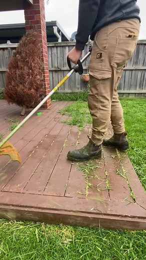 30K views · 261 reactions | When the client says “just use the whipper snipper”  #asmr #asmrvideo #asmrtiktoks #satisfying | Garden Cleaning | Facebook