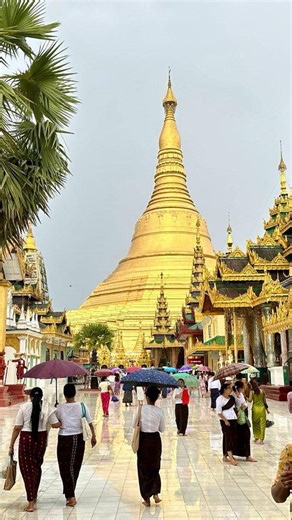 ကဆုန်လပြည့် ဗုဒ္ဓနေ့ ရွှေတိဂုံစေတီတော်မှာ ညောင်ရေသွန်းလောင်း | RFA Burmese