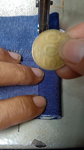 143K views · 1.1K reactions | fixing thick stitches with coins #sewing #sewingtips #sewingtricks | Enno Jahit | Facebook