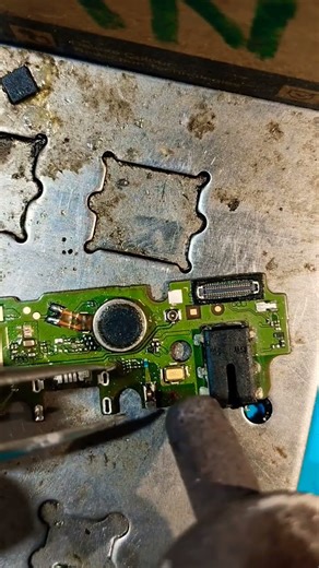 How to remove A 3 pin mic on PCB