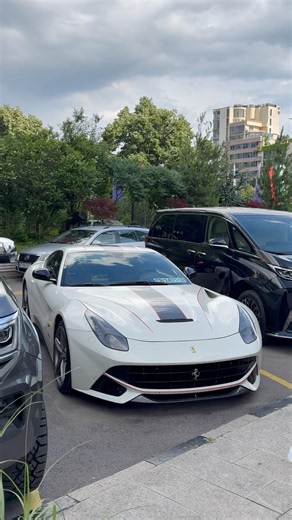 White Ferrari F12 Berlinetta super car #white#ferrari #f12berlinetta