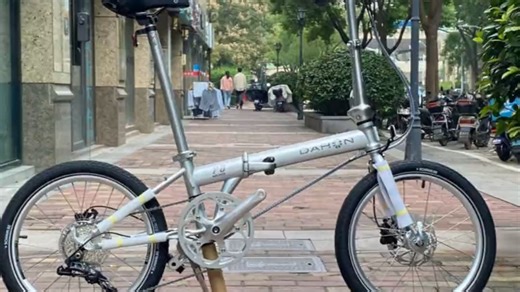 大行p8新款银色油刹版本上市了，颜色靓丽，骑感舒适，休闲锻炼通勤骑行的不二之选#大行折叠自.....