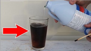 L'effet incroyable de l'eau de javel sur le soda