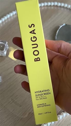 Kalau tengah cari skincare deal terbaik sebelum raya...👀?! Nak dapat harga murah Hydrating Sunscreen & kulit glowing before Raya?✨ Confirm kena join LIVE esok! Set reminder & jumpa kita di LIVE! 📆Jumaat, 13 Mac ⏰9 Pagi - 12 Malam #BougasLive #RamadanDeals #TikTokLiveMY #GlowBeforeRaya