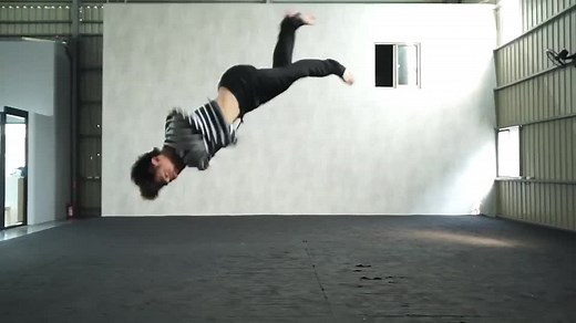 單腳 腳刀後空接轉體2圈 tricking極限武術動作！ #拍個手吧 #特技#cork #tricking #自帶明星氣場 #點螢幕兩下 #後空翻 #taiwa #すごい #運動 #うんど