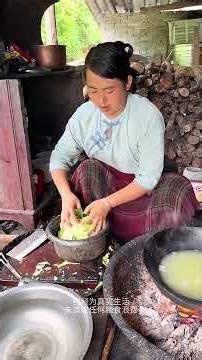 Chồng tôi làm việc rất chăm chỉ nên tôi đã nấu cho anh ấy một nồi đồ ăn ngon.