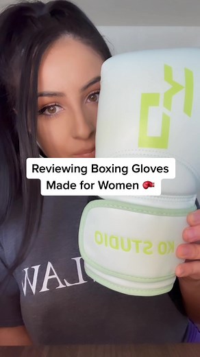 Reviewing Women's Boxing Gloves: Fit, Fashion, Functionality