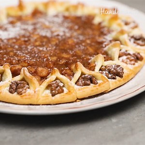 How to make a delicious apple and walnut cake? | Handimania