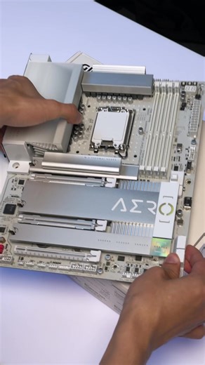 📦 Unboxing the Z890 AERO G motherboard built for content creators! A perfect blend of style and performance. 💡✨ With Superior Connectivity, Expandable Graphics, and Ultra-fast Storage, the AERO motherboard makes it easy to handle demanding creative tasks such as 3D rendering and long-form video editing. 💪 Learn more: https://www.aorus.com/motherboards/z890-aero-g/Key-Features #AORUS #GIGABYTE #Z890 #AERO | AORUS