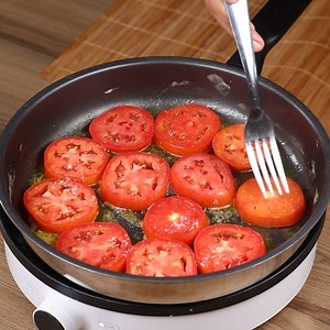 Quand je fais des tomates comme ça, il n'y a rien qui reste ! | Recettes faciles