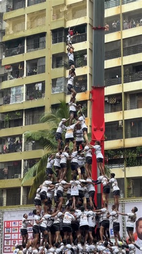 Sudesh Nawar on Instagram: "World Record of 10 Layers of Human Pyramid ❤️KokanNagarGovindaPathak❤️जोगेश्वरी ६०﫶 . #kokannagargovindapathak #jogeshwaricharaja #dahihandi #instaviralreels"