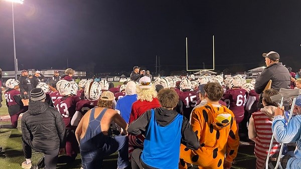 Lebanon football players, students celebrate 22-21 playoff win over Kettering Fairmont