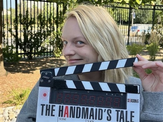 FAQs about Elisabeth Moss