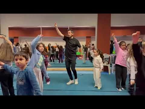 Edalı da modali yar aç izle çalış 23 Nisan gösterisi