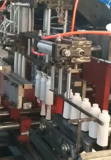 Blow Molding Machine Solutions for Plastic Products