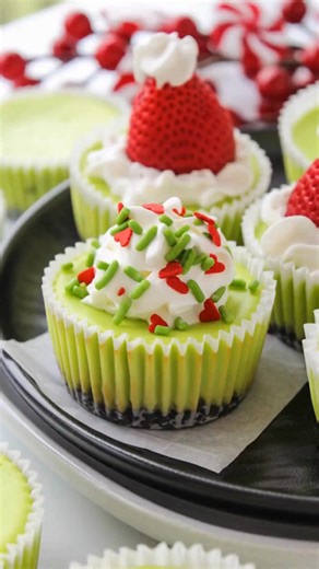 Grinch-green mini cheesecakes for your Christmas tray 💚🎄 Creamy, smooth, and sitting on a crunchy Oreo crust—perfect make-ahead bites for holiday parties. Tap the comments for the full recipe. #holidaydesserts #easycheesecake #christmastreats | Blink Recipes