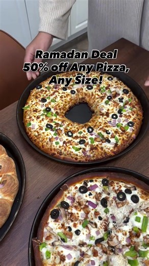 50% off Any pizza, any size and order as many as you want! This new spot just wants you all to try their specialty pizzas so she put together a great Ramadan Deal. Check out their menu!! Already pretty affordable like the 14” Stuffed Kebab crust for only $25.99 regular price! But in Ramadan get it for ONLY $12.99!!!! Dine in or take out 🔥 They also have pastas, wings, poutine, mocktails on the menu too. ✅ HS Halal 📌 Save & share this gem! 👉🏼 Follow if you @munchhalal 📍 5555 Eglinton Ave W, 